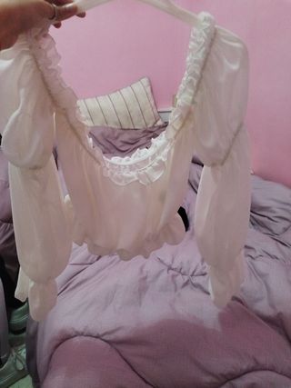 Blusa blanca manga larga volantes