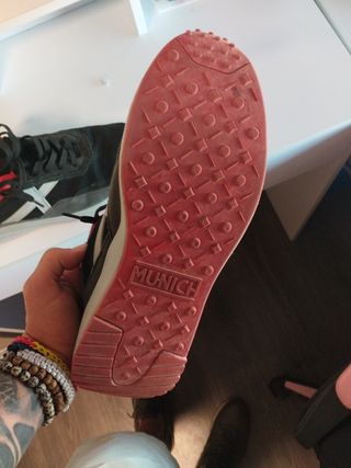 Zapatillas Munich Talla 46 Negras y Rojas