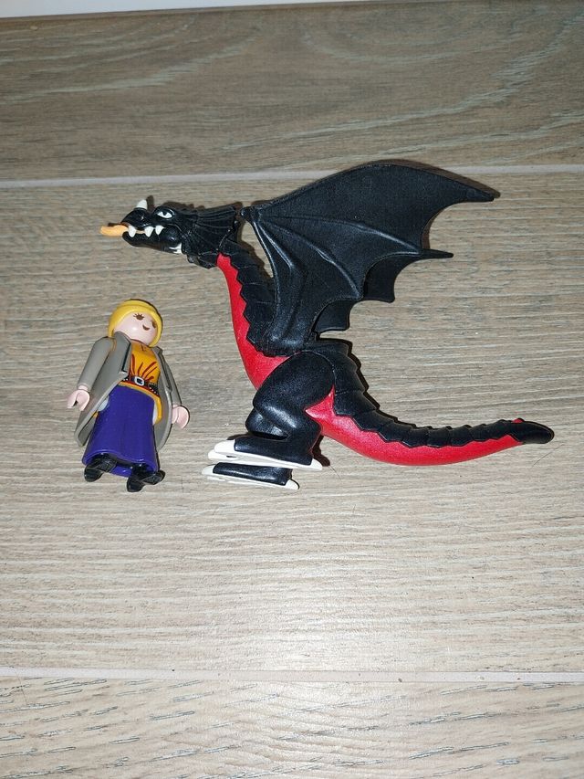 Playmobil Dragón Negro y Figura Humana