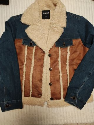 Cazadora Desigual vaquera y simil piel con borrego