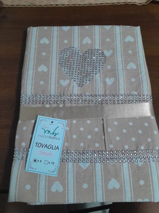 Tovaglia 6 persone beige con cuori e strass