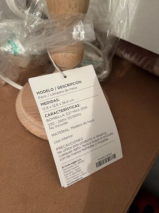 Lámpara de mesa El Corte Inglés madera haya