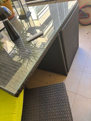 Conjunto ratán mesa y 4 sillas con reposapiés