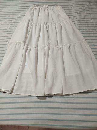 Falda blanca larga 
