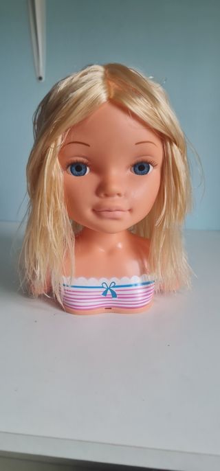 Muñeca de peluquería rubia