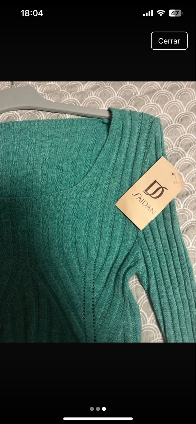 Jersey verde de punto con etiqueta