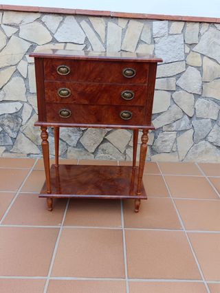 Mesita de salón de madera