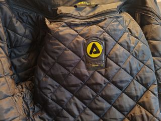 Chaqueta de moto azul con detalles