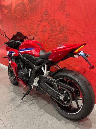 HONDA CBR650R E-CLUTCH Roja