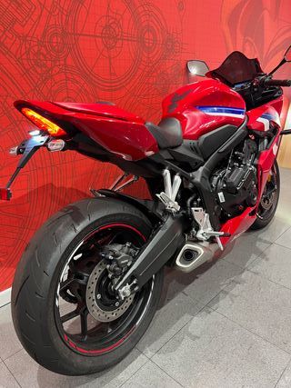 HONDA CBR650R E-CLUTCH Roja