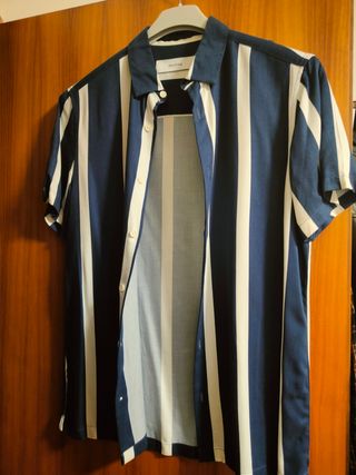 Camicia Bershka a righe blu e bianche