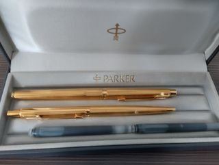 Set bolígrafo y plumas Parker oro
Coleccionista.