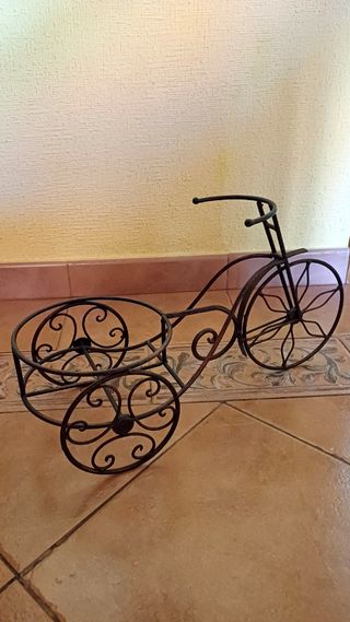 Bicicleta forja y mimbre decorativa
