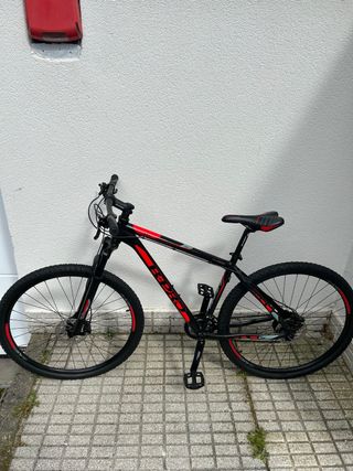 Bicicleta B-PRO M930 MTB 29” Roja/Negra + Casco