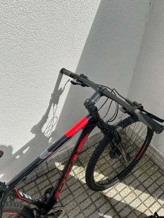Bicicleta B-PRO M930 MTB 29” Roja/Negra + Casco