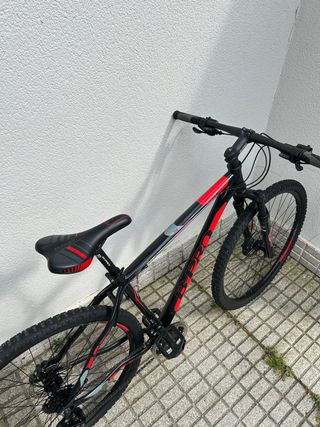 Bicicleta B-PRO M930 MTB 29” Roja/Negra + Casco