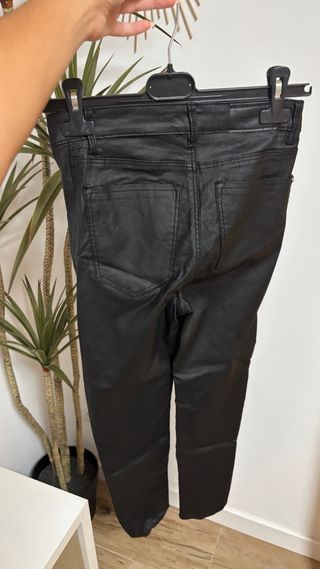 Vaqueros efecto piel negros