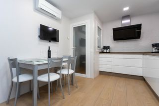 Mesa de cocina extensible y 4 sillas