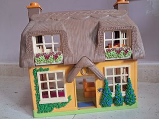 Casa de muñecas de juguete