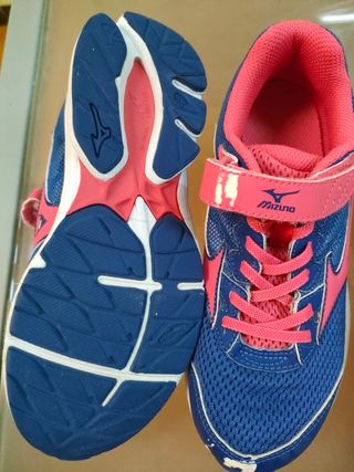 Scarpe Champion 34 e Mizuno 35