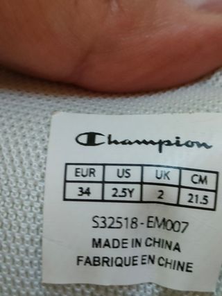 Scarpe Champion 34 e Mizuno 35