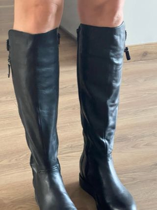 Botas altas de piel Unisa negras