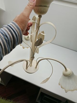 Lámpara de techo vintage dorada y blanca