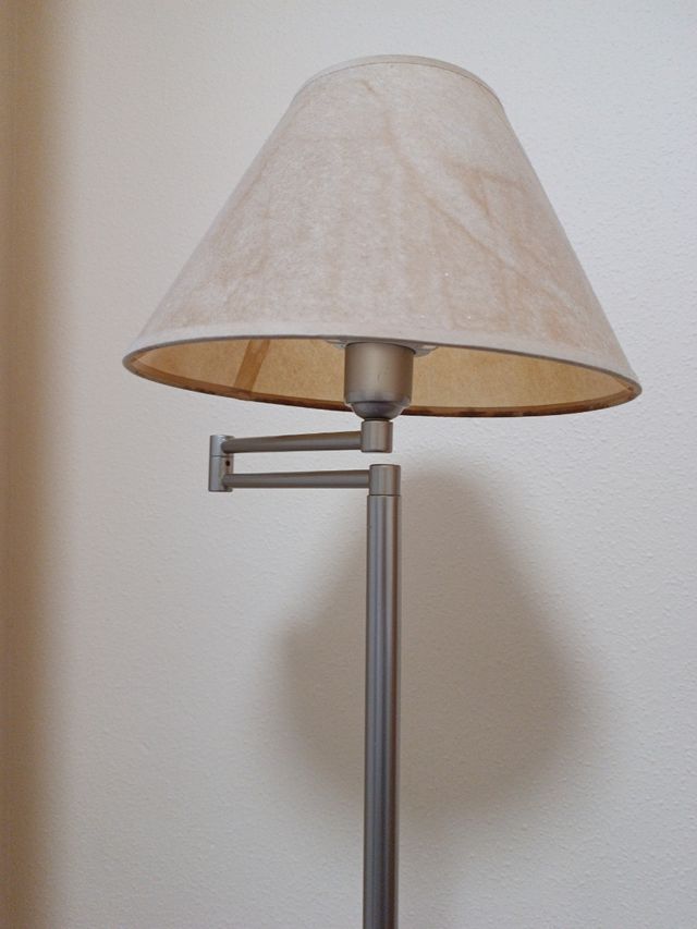 Lámpara de pie moderna