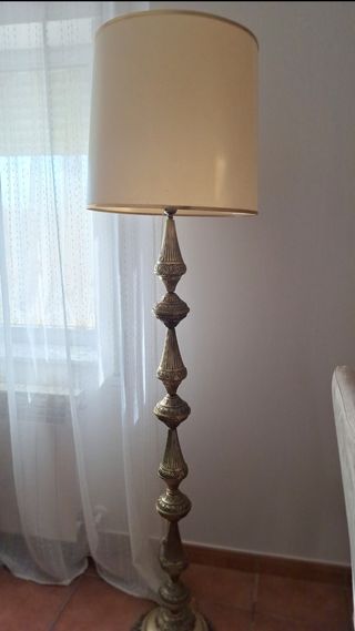 Lámpara de pie vintage dorada