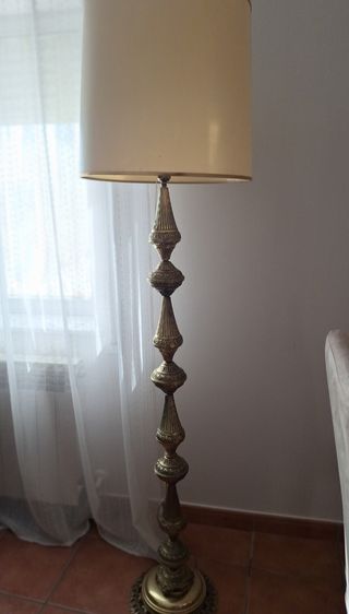 Lámpara de pie vintage dorada