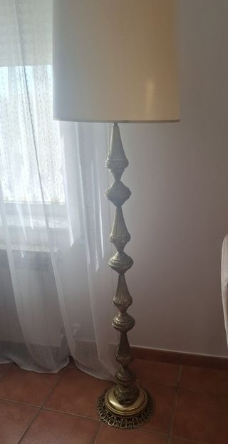 Lámpara de pie vintage dorada