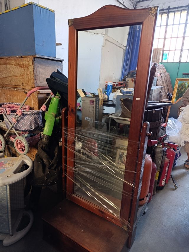 Se vende Espejo de pie de madera 60€