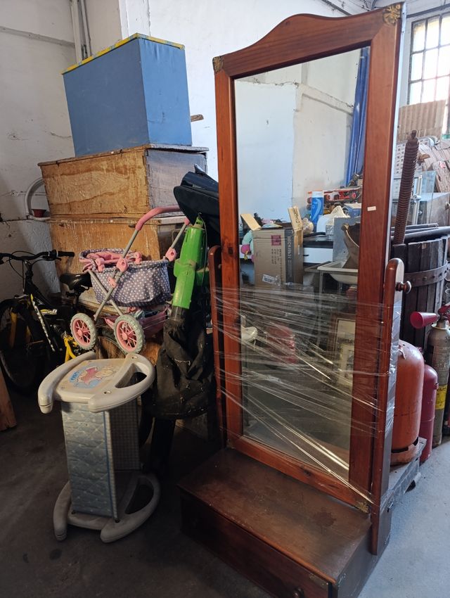 Se vende Espejo de pie de madera 60€