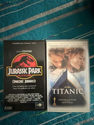 Películas VHS Jurassic Park y Titanic