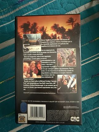 Películas VHS Jurassic Park y Titanic