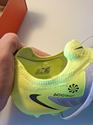 Botas de fútbol Nike talla 42