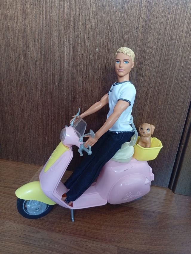 Ken y moto Barbie