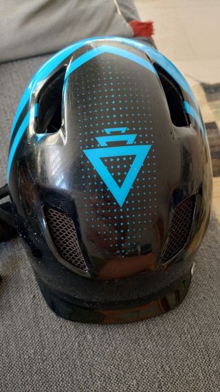 Casco bici infantil negro y azul