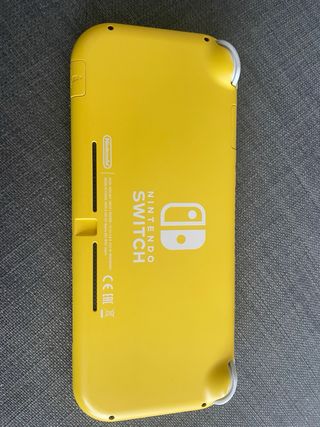 Nintendo Switch Lite Amarillo