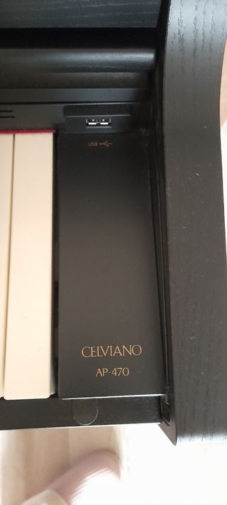 Piano Eléctrico Casio con taburete.