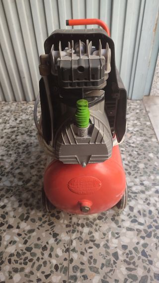Compresor de aire 24L 2CV Black+Decker.