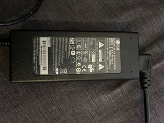 TV LG Negra pequeña (sin mando)