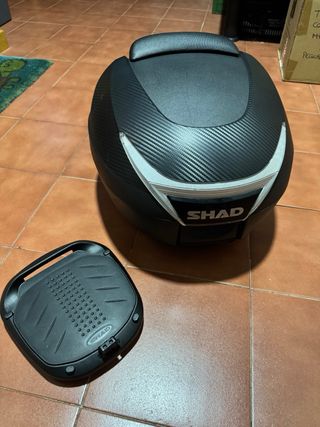 Baúl Shad 34 con respaldo