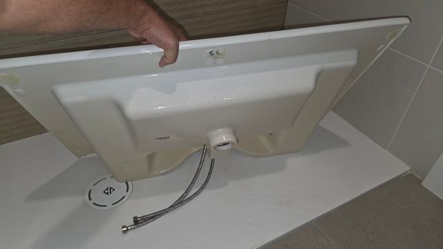 Pica + grifo de lavabo Jacob Delafon París.