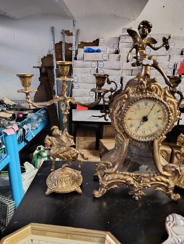 Se vende Reloj y candelabros 120€
