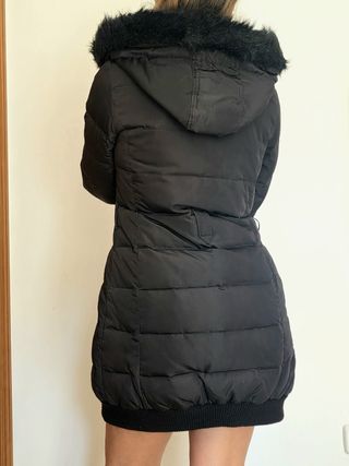 ZARA. Plumón negro. Talla XS