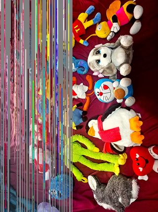 Lote de 17 peluches: personajes y varios