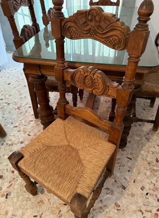 Mesa de comedor de madera maciza y sillas
