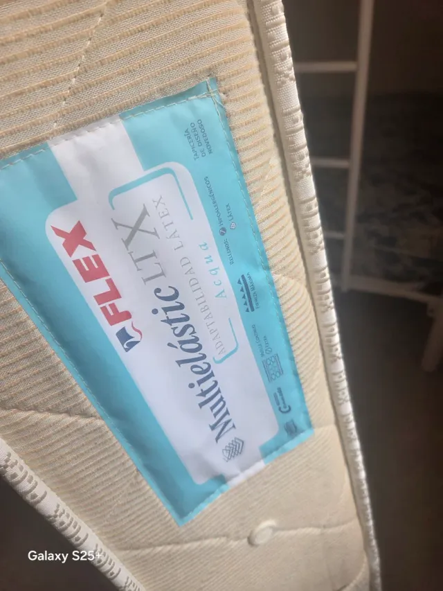 Litera metálica blanca con colchones 