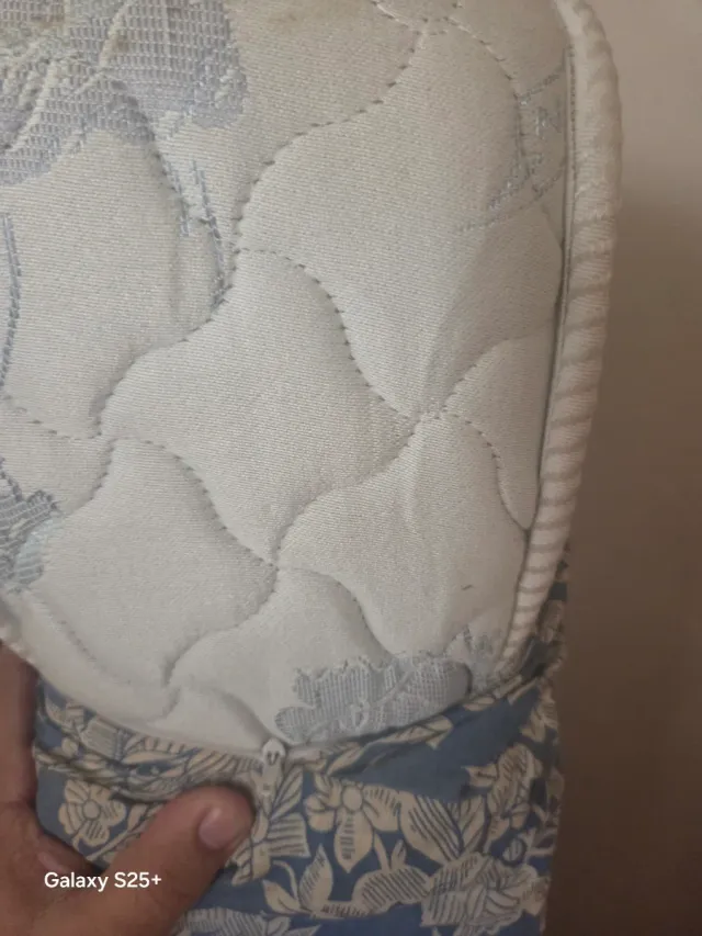 Litera metálica blanca con colchones 